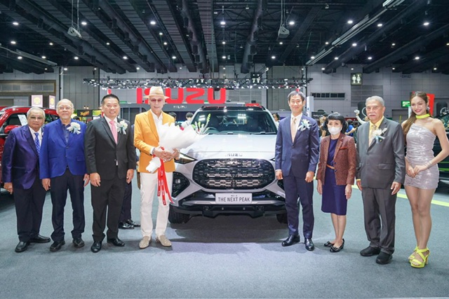 อีซูซุทะยานสู่จุดสูงสุดไปพร้อมกับ NEW! MU-X “THE NEXT PEAK” และ “ISUZU D-MAX” หลากรุ่น โชว์ความอเนกประสงค์ที่เหนือกว่าในงาน “ฟาสต์ ออโต โชว์ 2024”